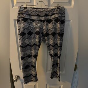 Lucy Black and Gray Patterned Leggings